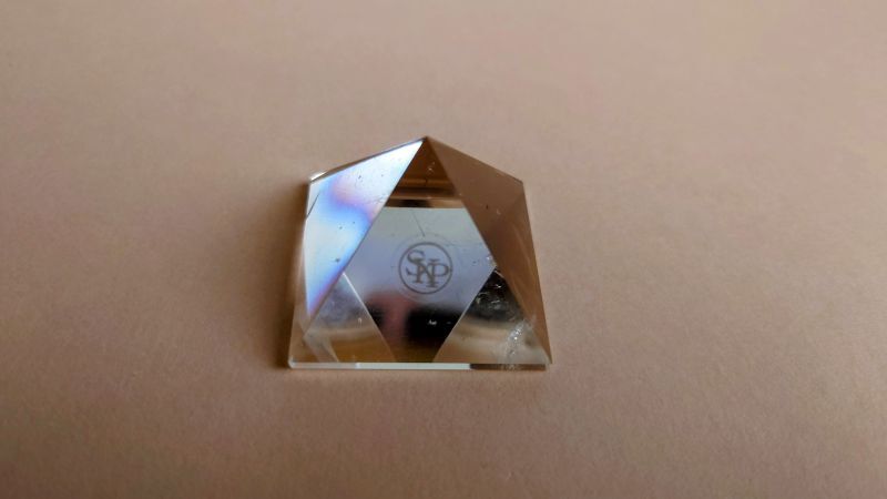 【蓮コースター付き】水晶ピラミッド
